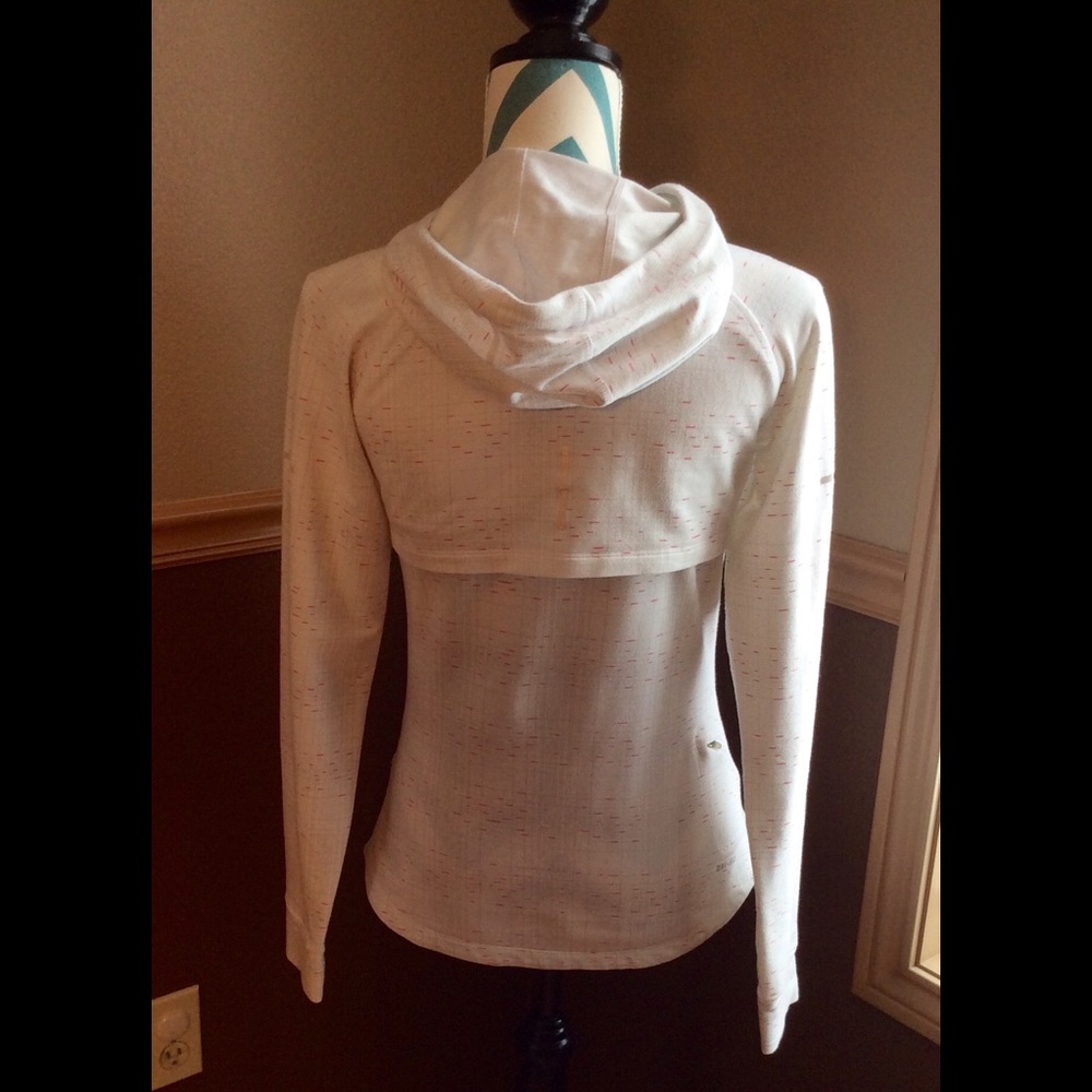 New listing 💕 Nike running hoodie 💕 - Picture 2 of 5