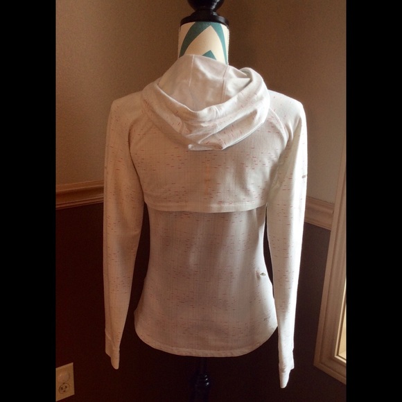 New listing 💕 Nike running hoodie 💕 - Picture 2 of 5