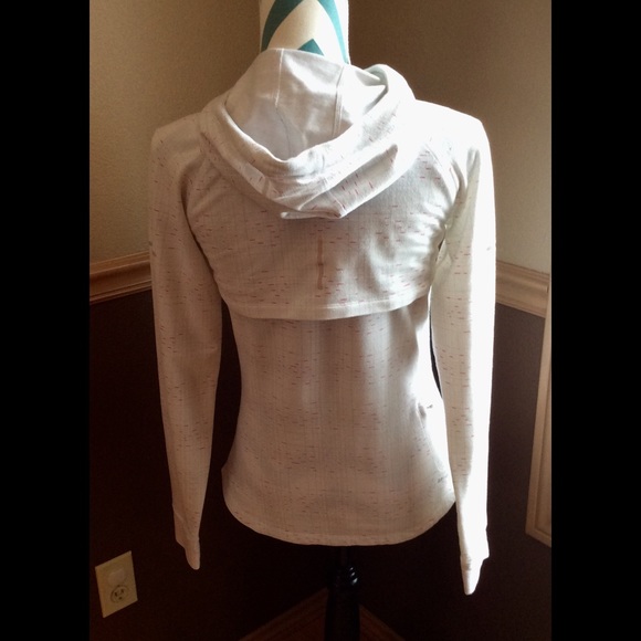 New listing 💕 Nike running hoodie 💕 - Picture 5 of 5