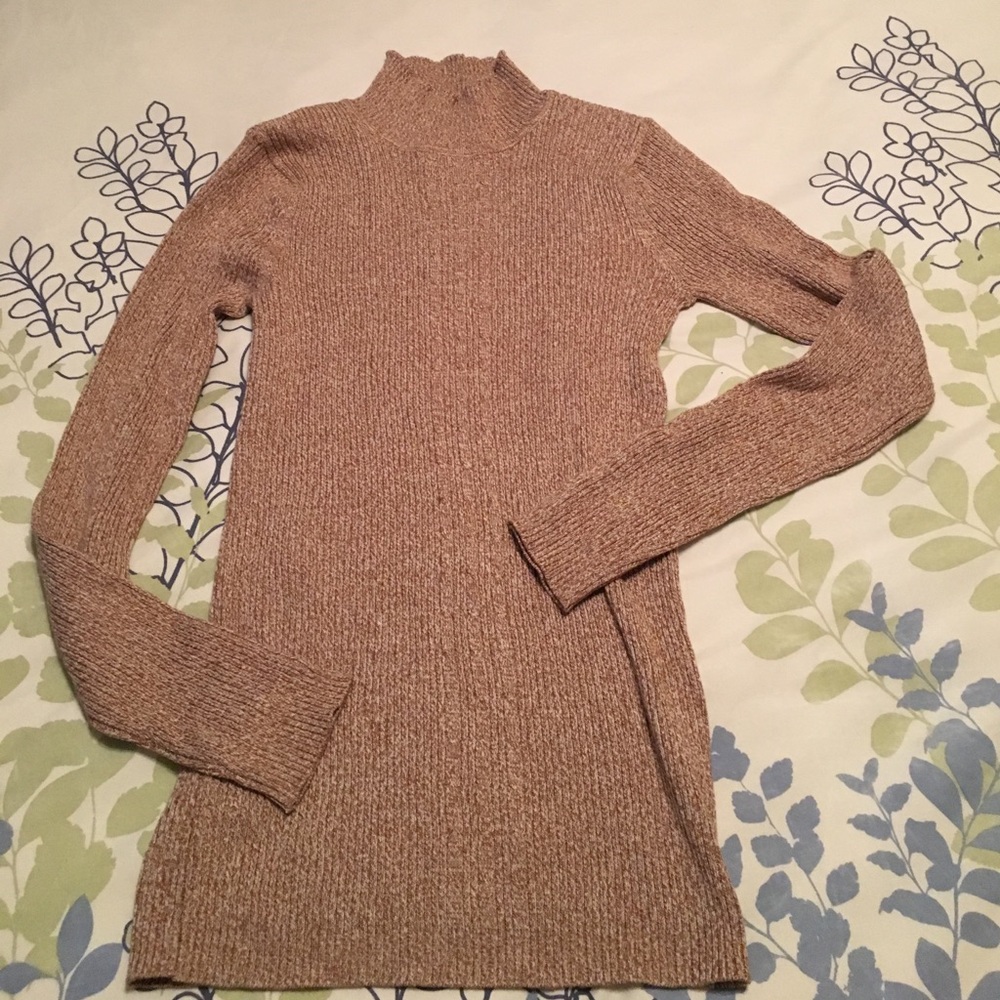 NEW Oatmeal ribbed turtle neck.