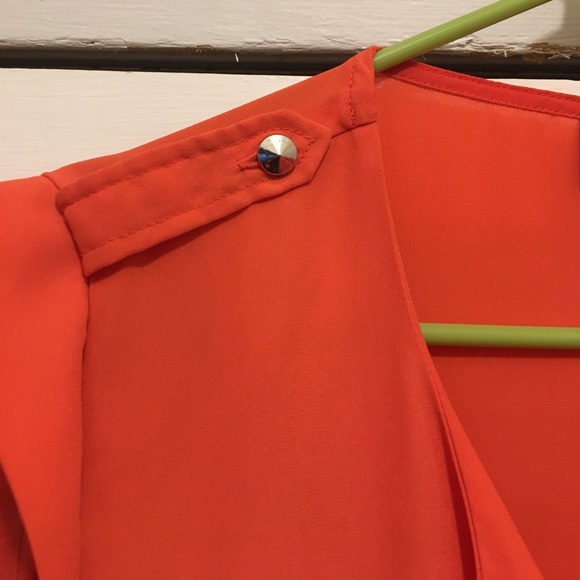 Sleeveless pink half button up - Picture 2 of 3