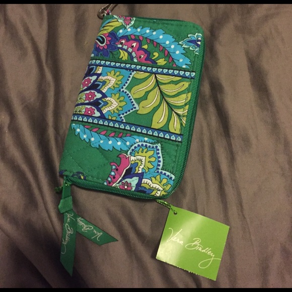 Vera Bradley Handbags - ❌❌SOLD❌❌on EBAY❌❌Bradley Zip Around Wristlet