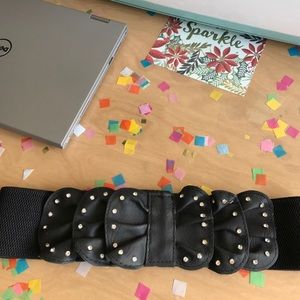 High waist black studded belt!