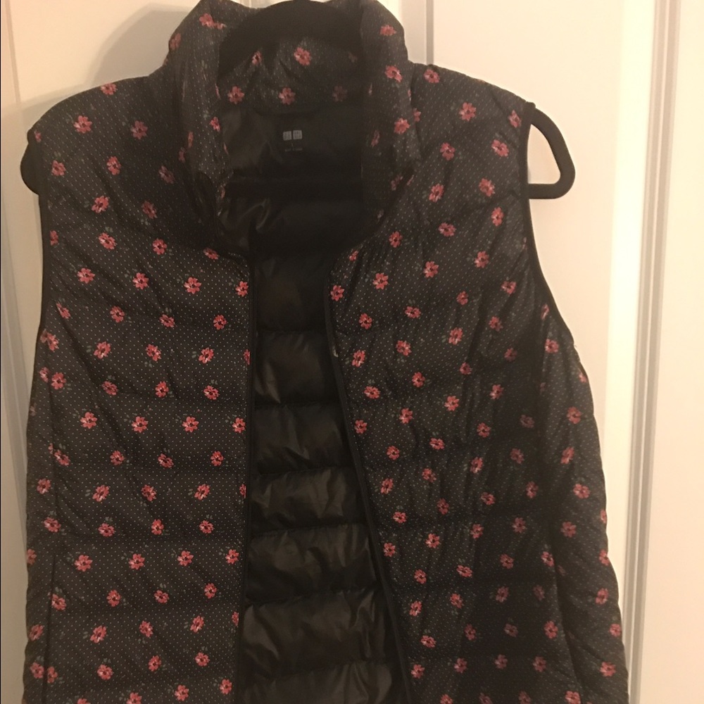 Uniqlo ultra light down vest
