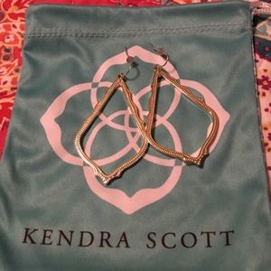 Kendra Scott Sophia drop earrings in gold