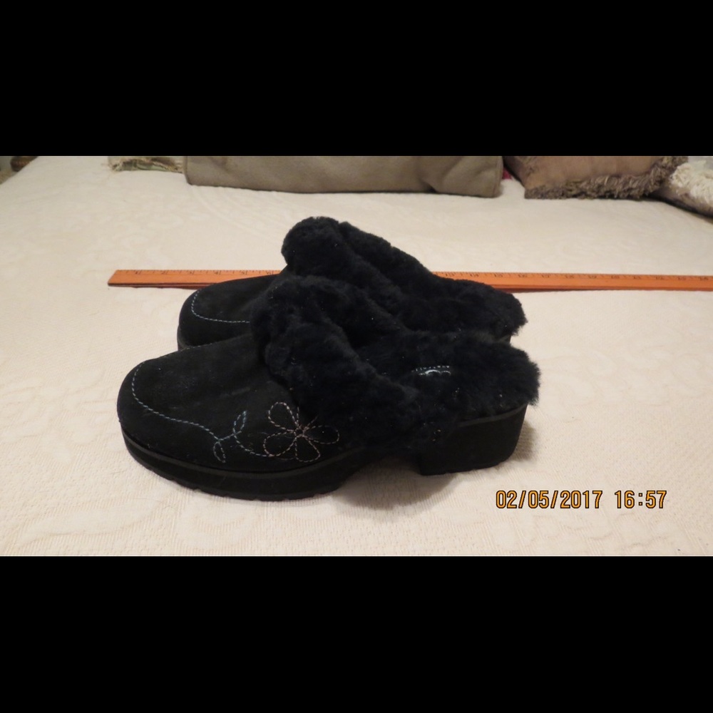 UGG Clogs Black with flower design sz8