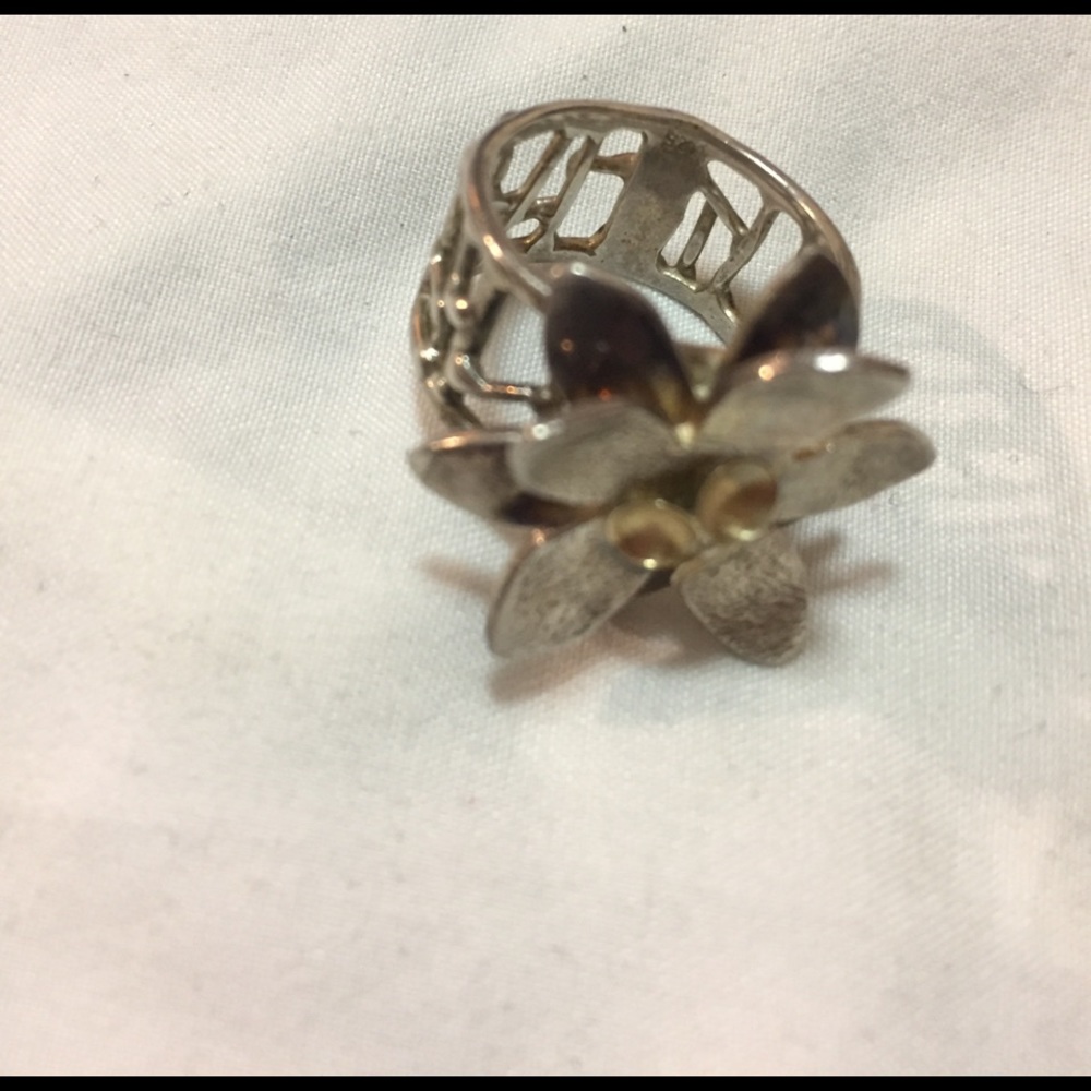 14k and silver decorative flower ring