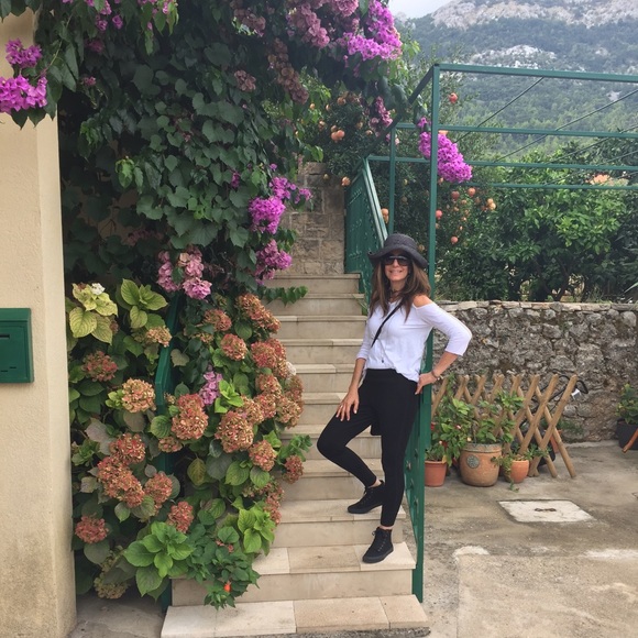 Meet your Posher, Mindy - Picture 4 of 6