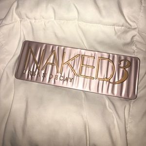 Urban Decay Naked 3 eyeshadow palette