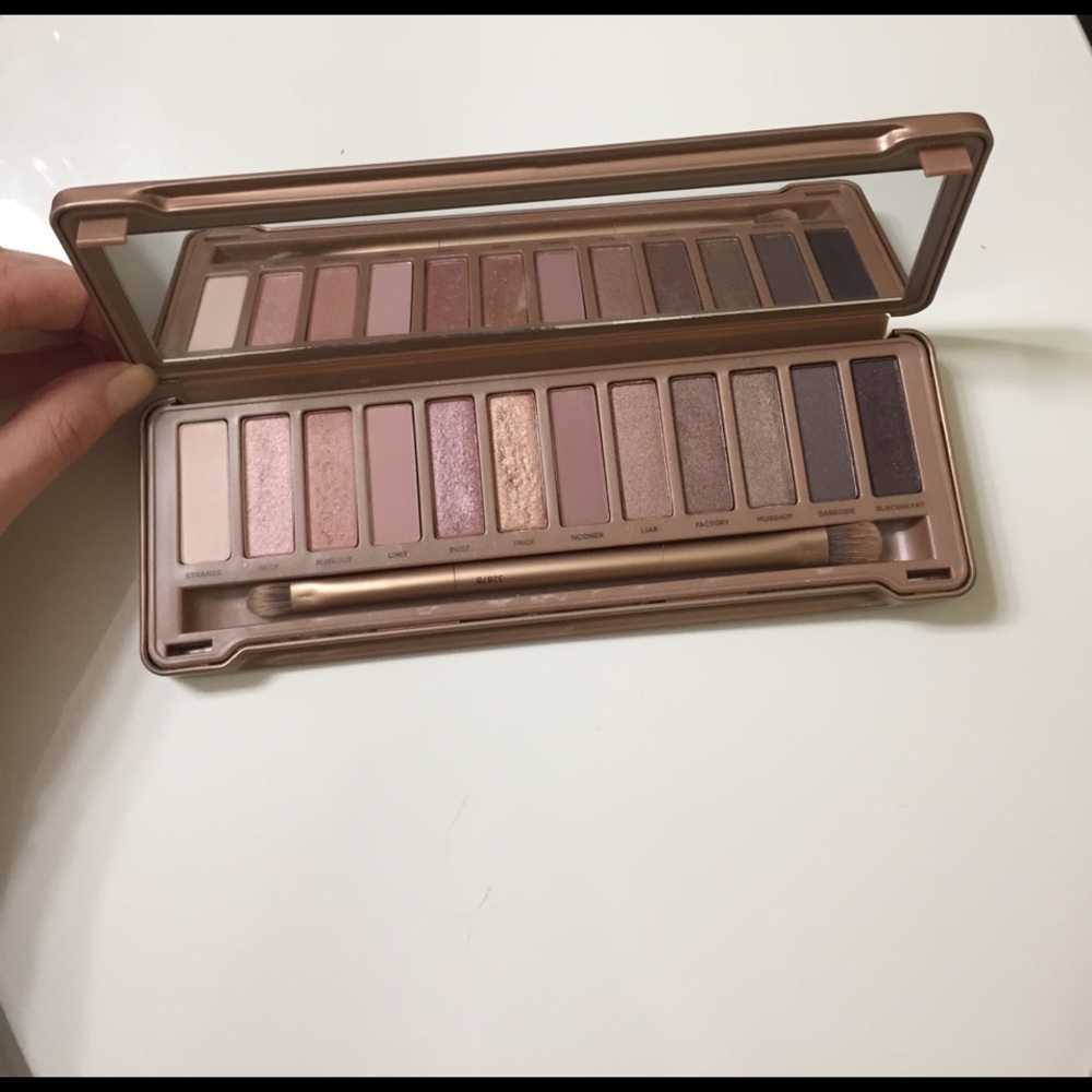 Barely touched Naked 3 palette