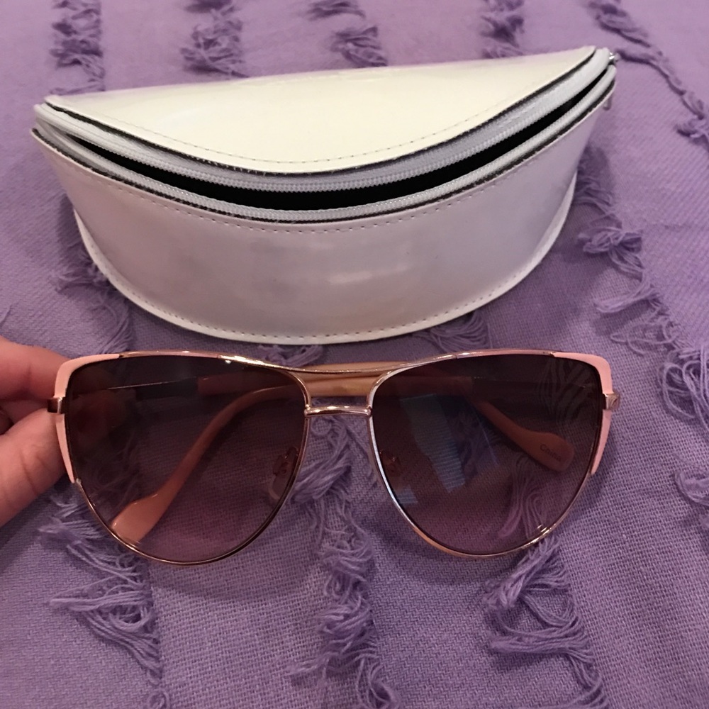 Jessica Simpson aviators