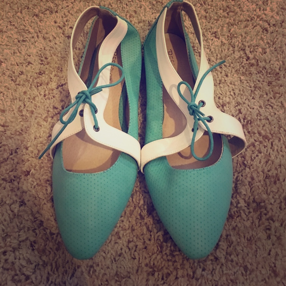 Never worn lace up flats