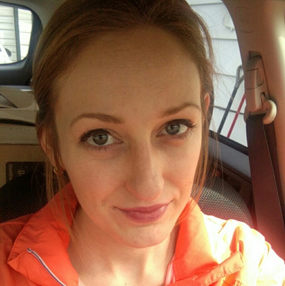 Meet your Posher, Alyssa - Picture 2 of 5