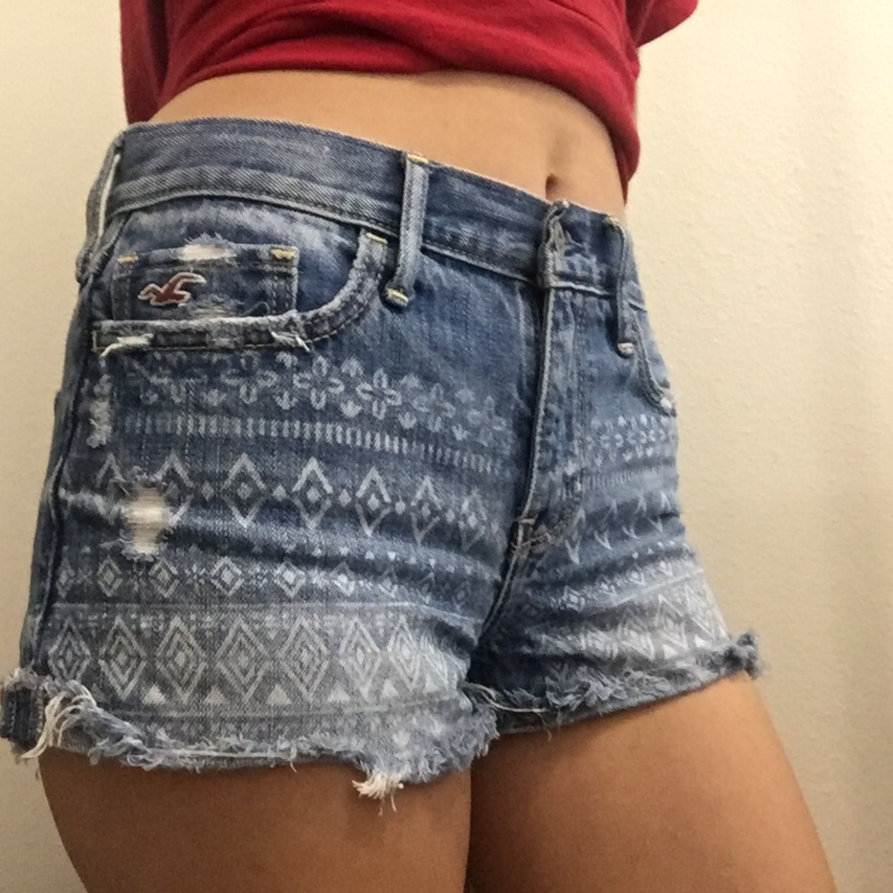 Patterned jean shorts