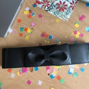 Adorable black bow belt.