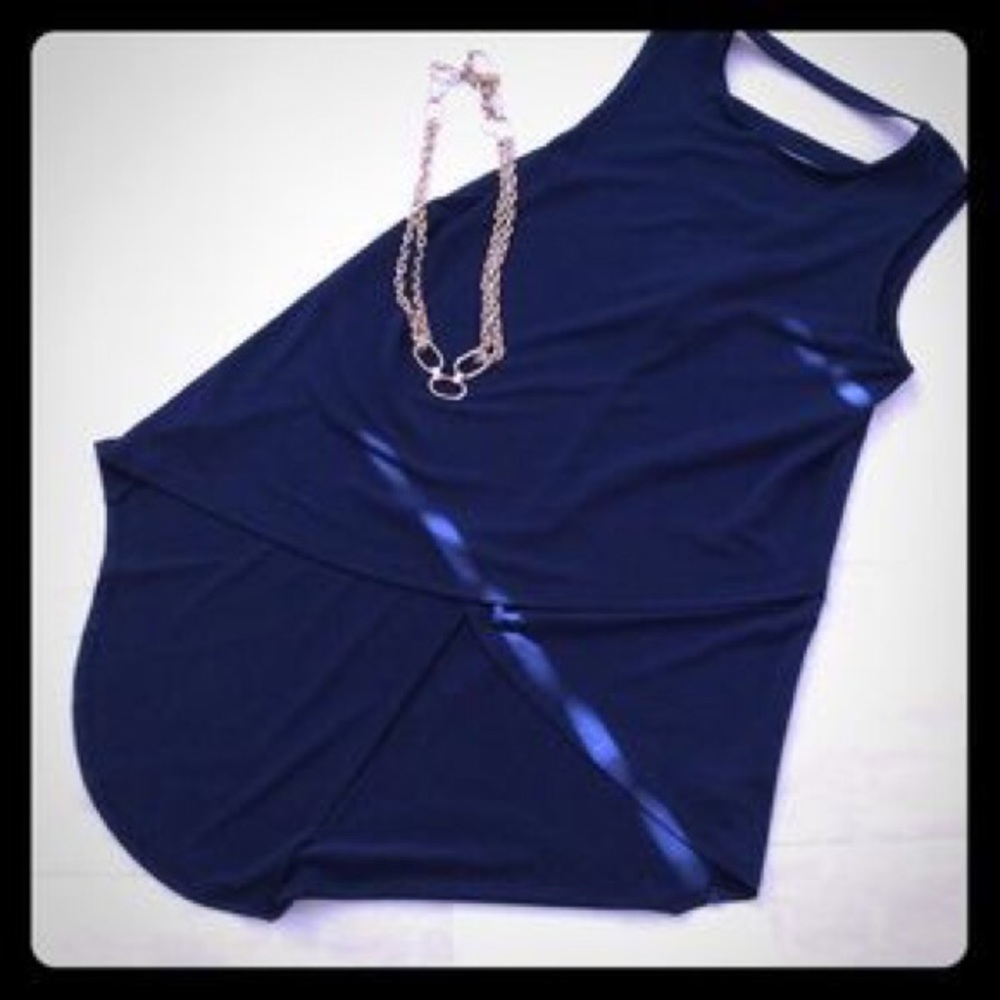 🚫SOLD🚫 High-low sleeveless top