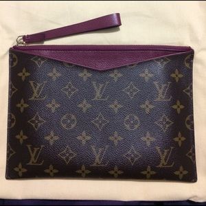 Louis Vuitton Pochette Pallas - Aurore
