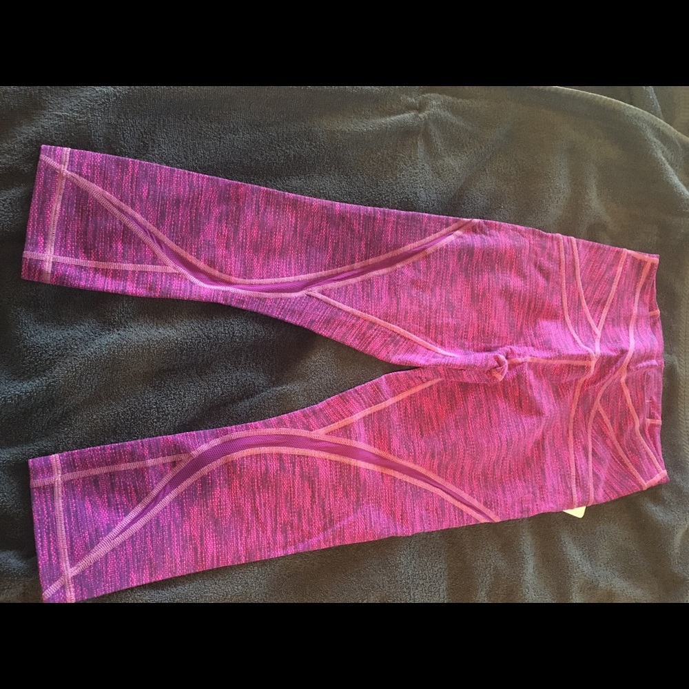 Lululemon free flow crop - size6