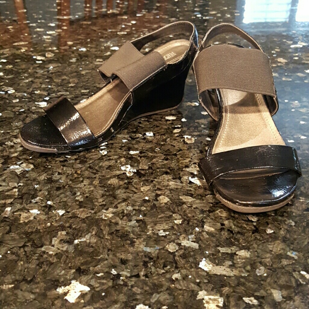 Kenneth Cole Reaction Sandals size 7