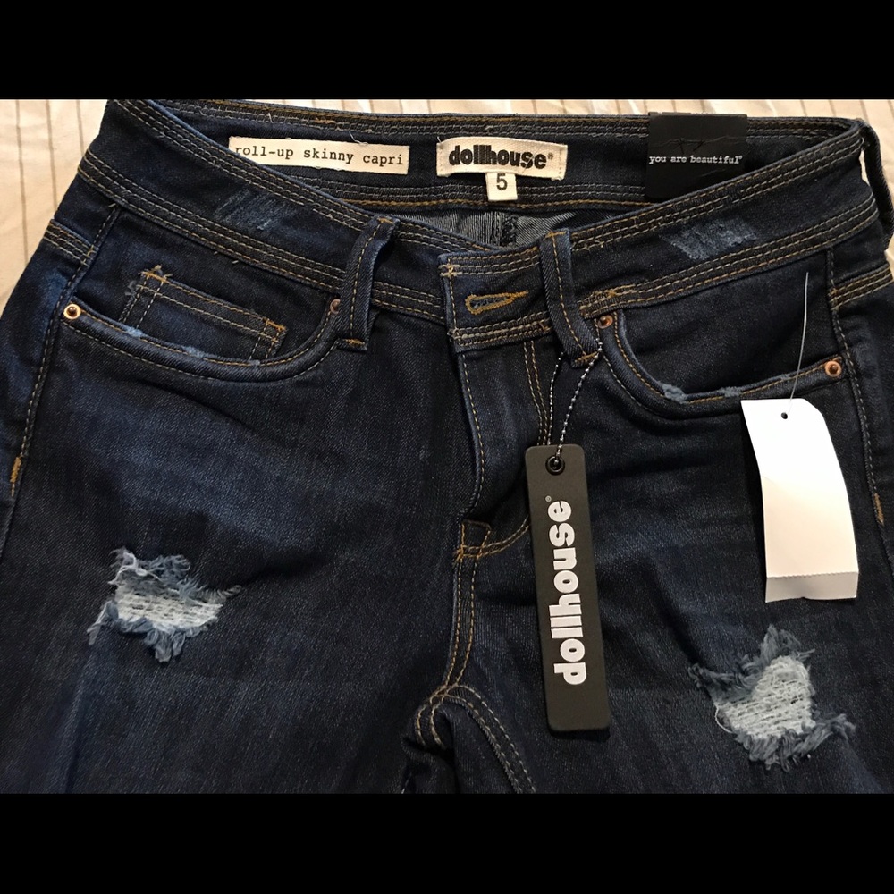 A pair of girls new jeans in great condition w/tag