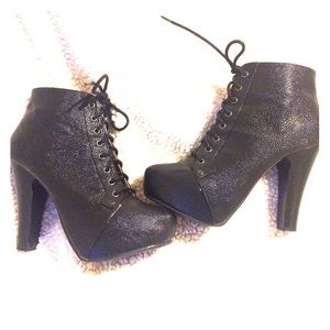 💕SALE💕👢Booties  7 1/2 👠🙂