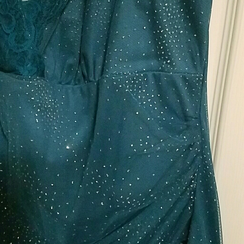 Halter top - Picture 2 of 5