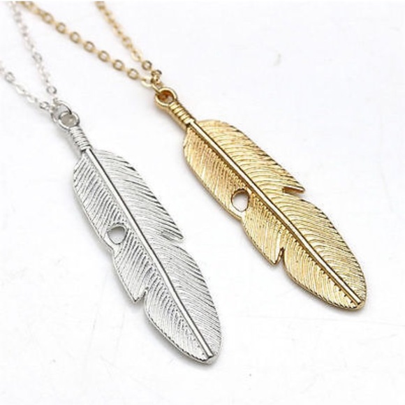 🆕 Long Leaf Pendant Necklace - Picture 2 of 5