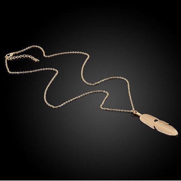 🆕 Long Leaf Pendant Necklace - Picture 3 of 5