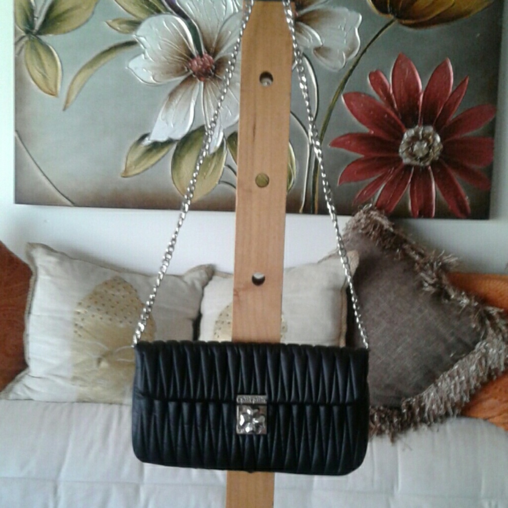 Folli follie clutch nwot