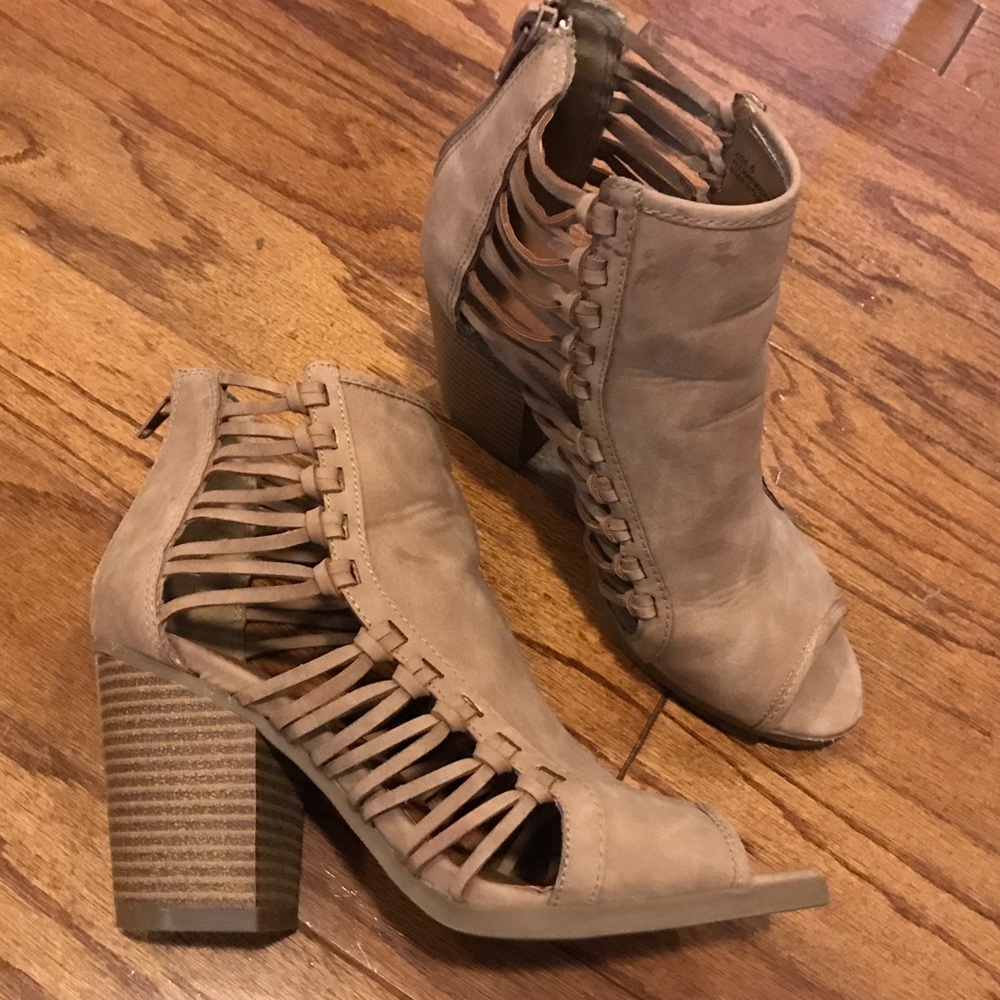 ***SOLD*** Rampage, Vida Heels