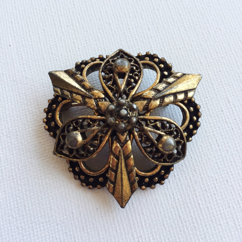 Antique Brass Brooch by Hedy ©