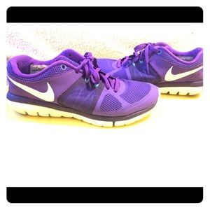 🔴SOLD🔴⚡️Nike size 7.⚡️