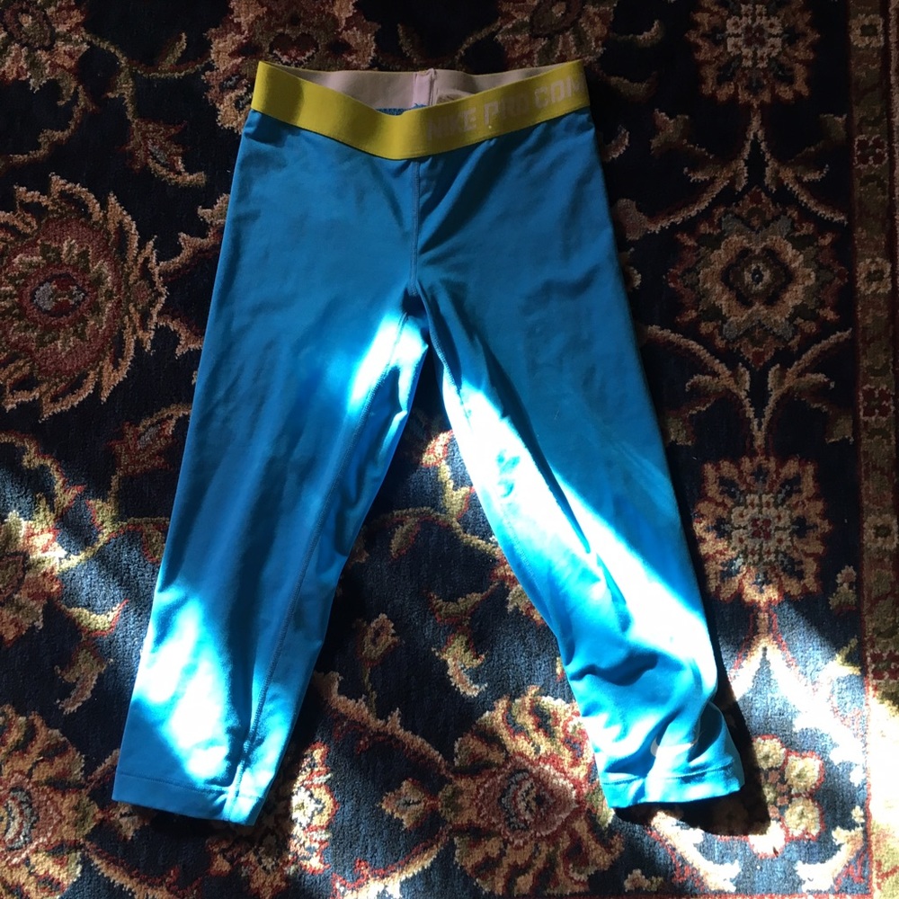Nike Capri Spandex Leggings