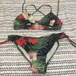Guess floral bikini