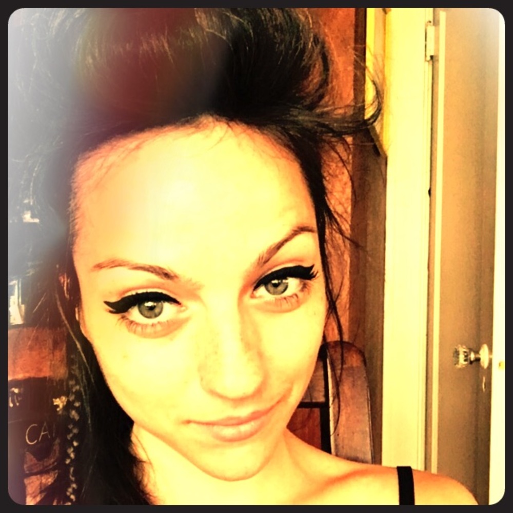 Oh hi. Meet your Posher, Sara