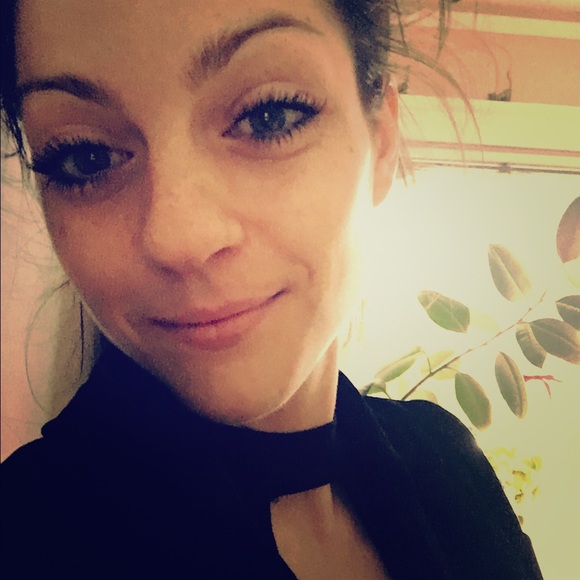 Oh hi. Meet your Posher, Sara - Picture 3 of 3