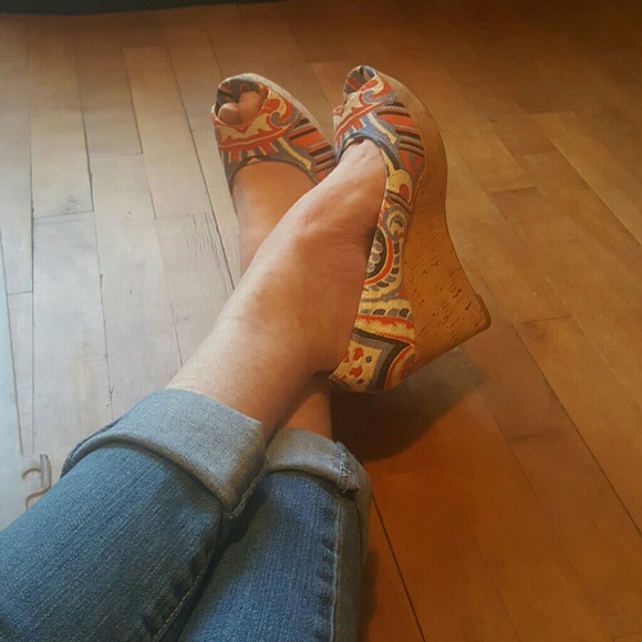 Nine West Wedge Peep Toe Heels, Size 7.5 US - Picture 3 of 7