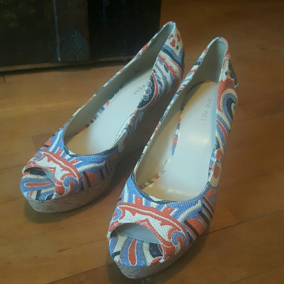 Nine West Wedge Peep Toe Heels, Size 7.5 US - Picture 4 of 7