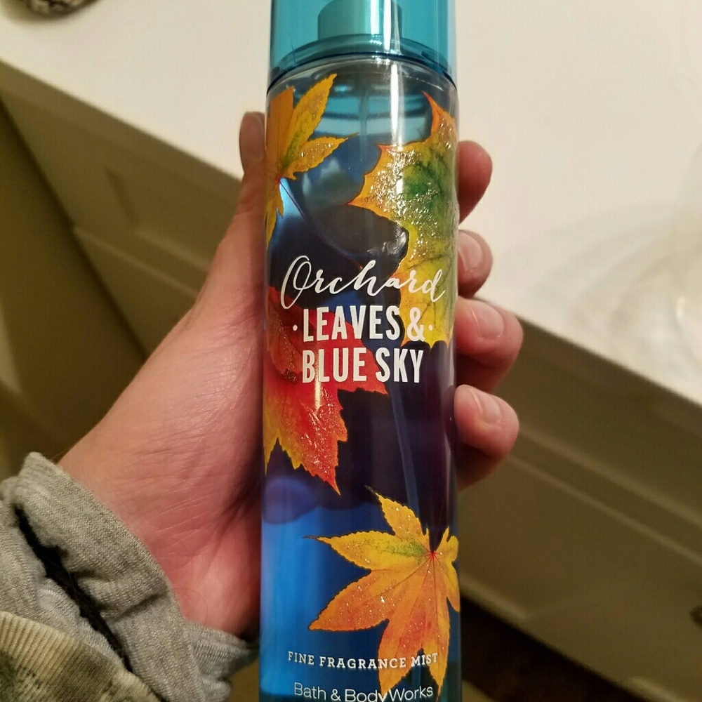 BBW Orchard leaves blue sky