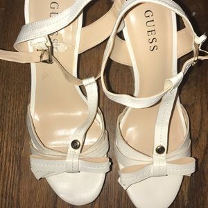 guess white wedges