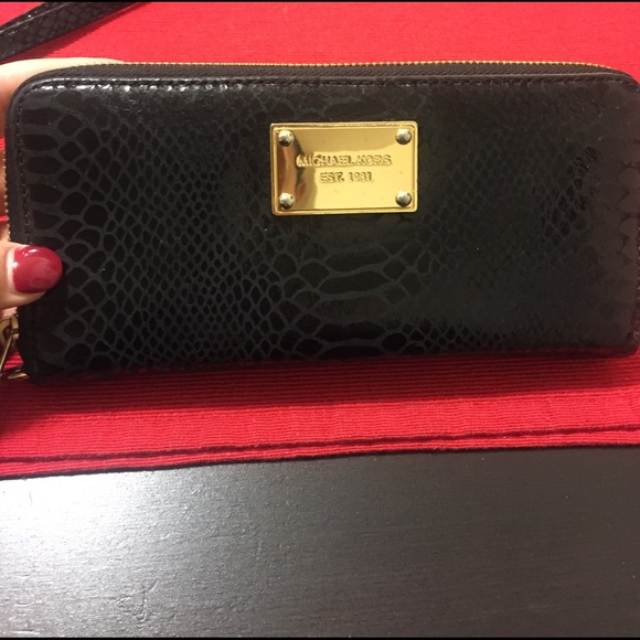 MK wallet - 💯 % Authentic!!! - Picture 2 of 5