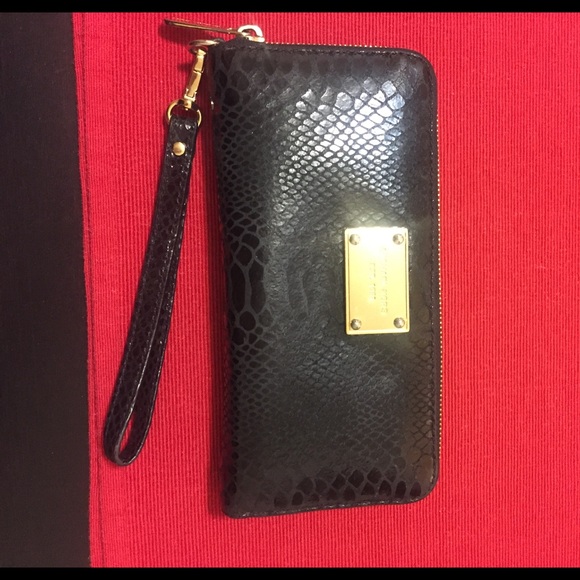 MK wallet - 💯 % Authentic!!! - Picture 3 of 5