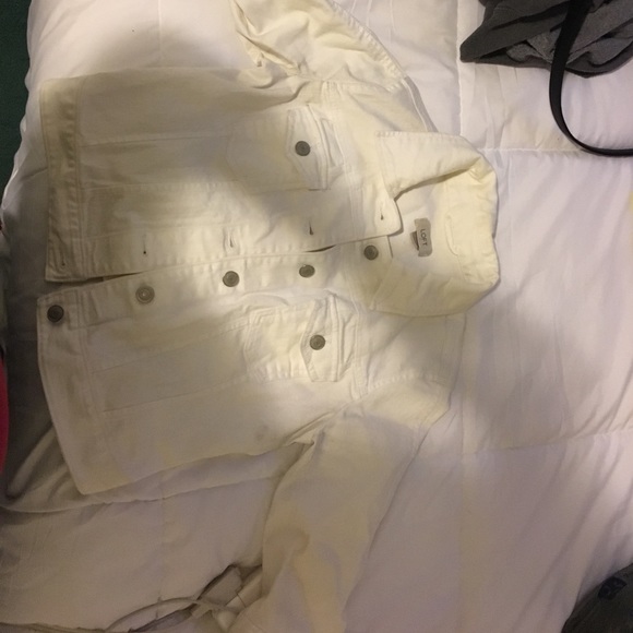 Short white jacket with quarter length sleeve - Picture 1 of 1