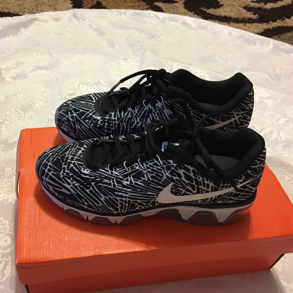 Women Air Max Tailwind black and white print