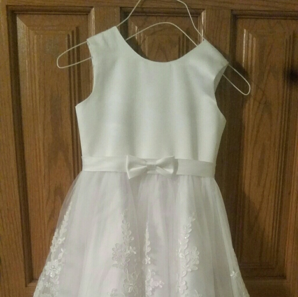 Size 6 Girls Communion dress