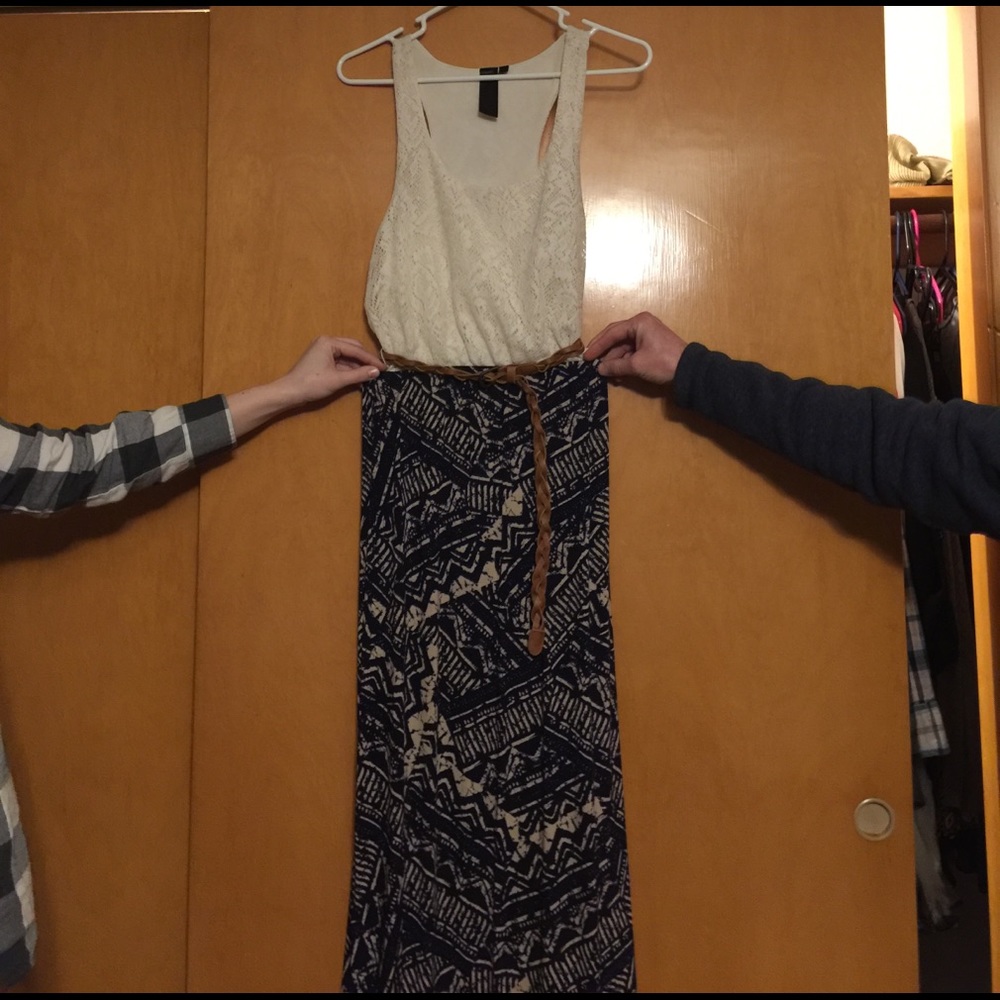 Women's size M maxi dress with belt