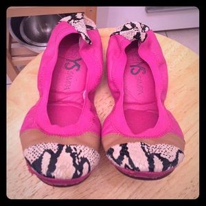 Fantastic Fuchsia YOSI SAMRA flats! Size 6!