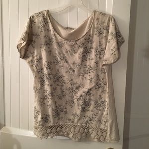 Patterned short sleeve top