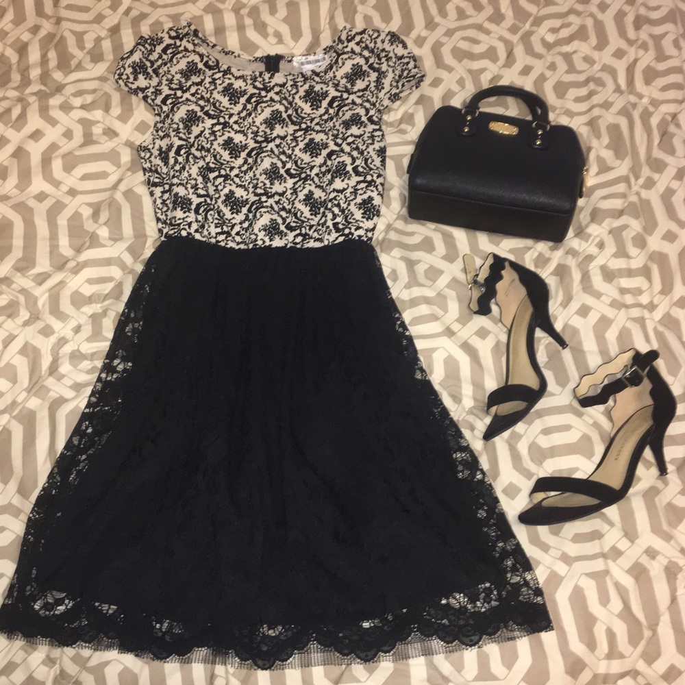 ⭐️SALE NWT Classy Black Lace Cream Patterned Dress