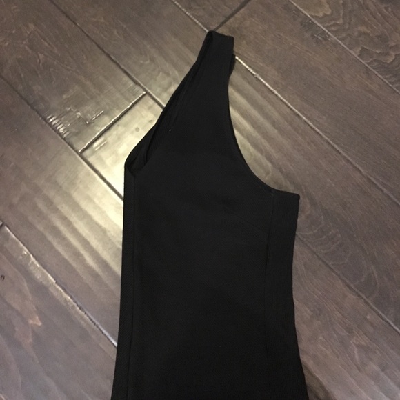 V-Neck Textured Crop - Picture 2 of 3